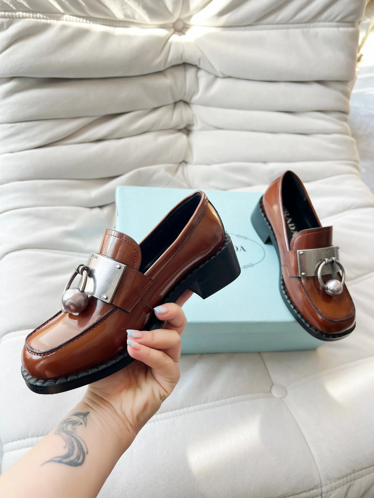 👟👟Ex-factory price 560👟👟 Prada’s new spring and summer women’s clothing｜Absolutely beautiful🥰Exception! Extra number! Anita will continue to update the latest SS25 catwalk pre-sale models, with novel logos as soul mates. Full of fun ~ Adhering to the trend-setting vane, you must believe in Prada's ability to capture fashion. 35-42 yards